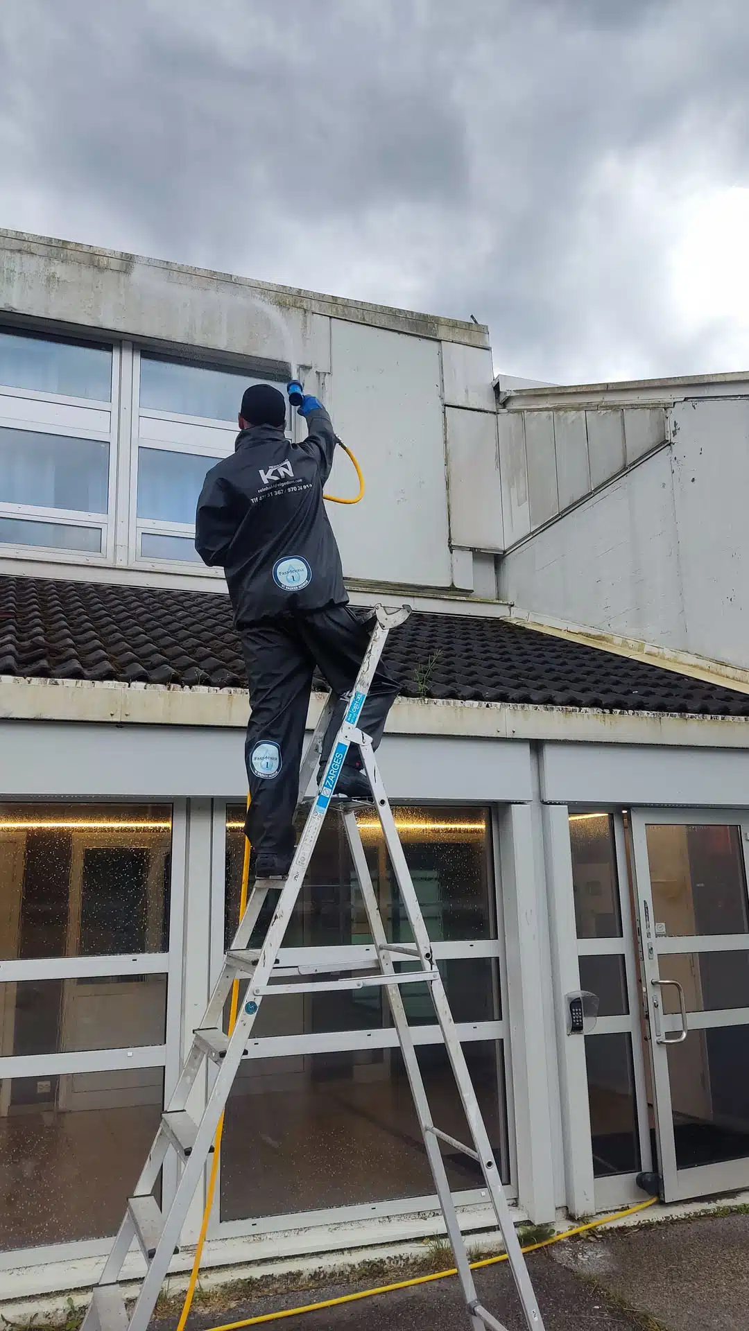 Fasadevask av Stryn Kulturhus