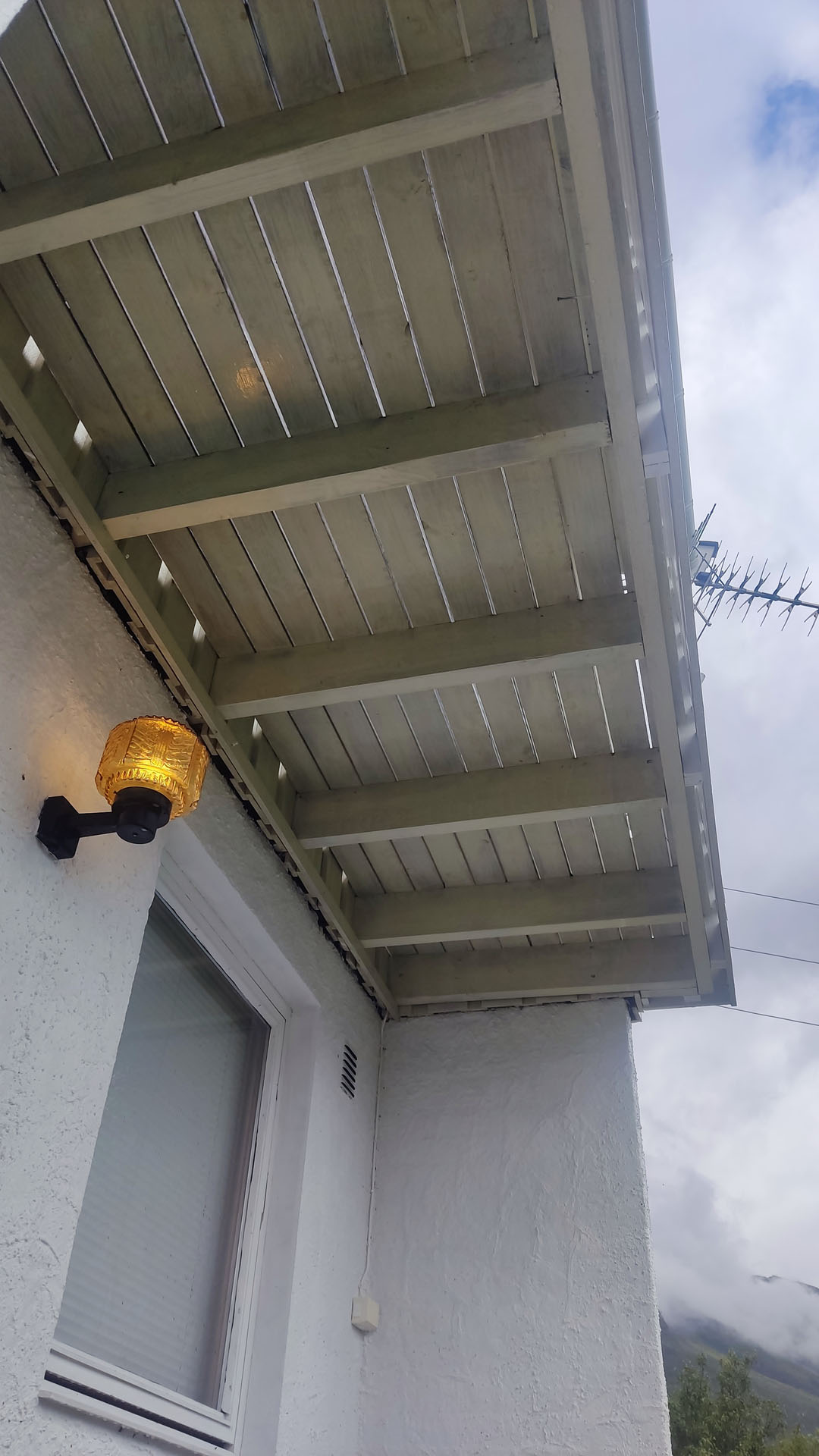 Fasadevask av enebolig på Fosnes etter