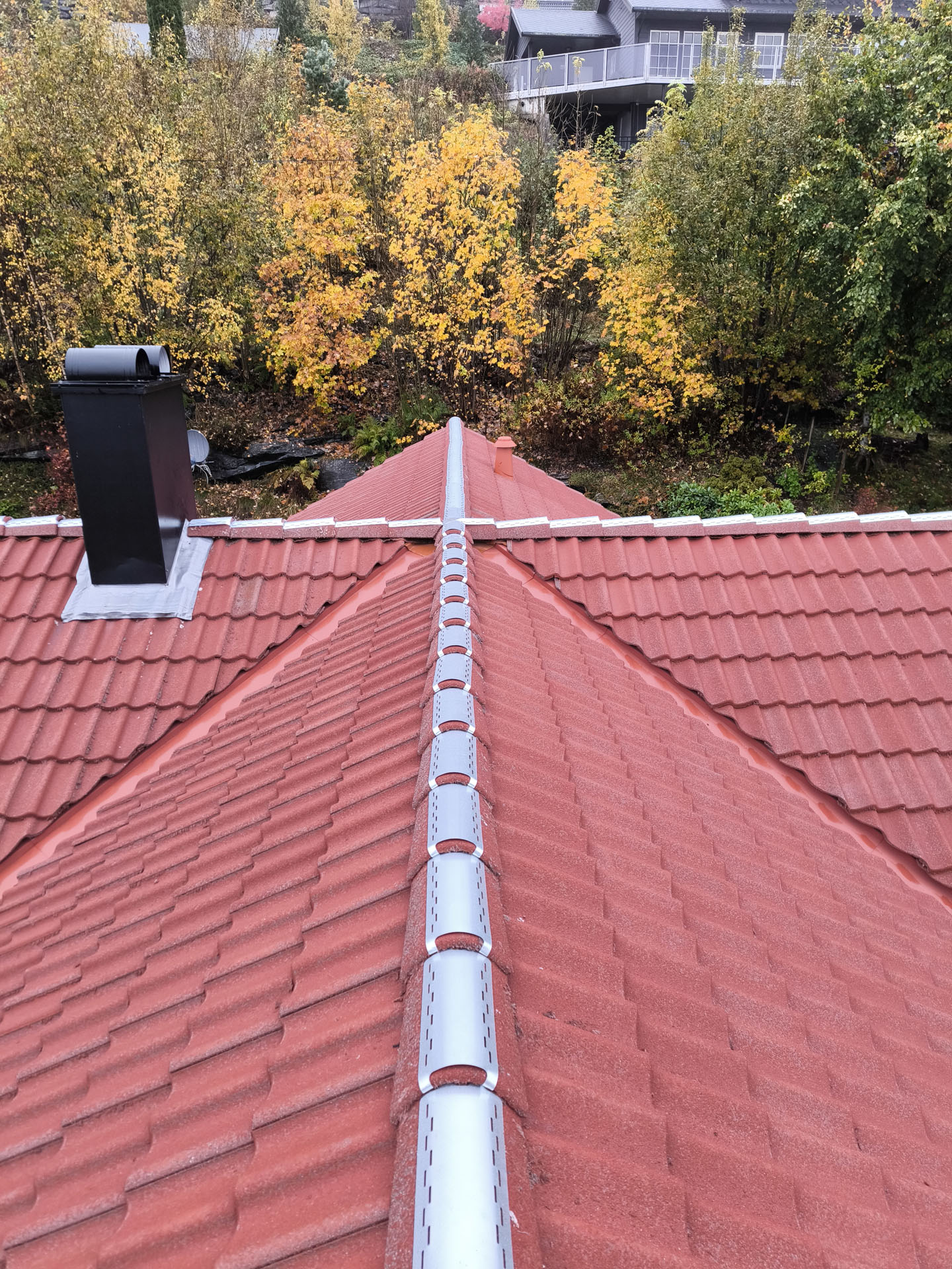 Blikkenslagerarbeid på tak