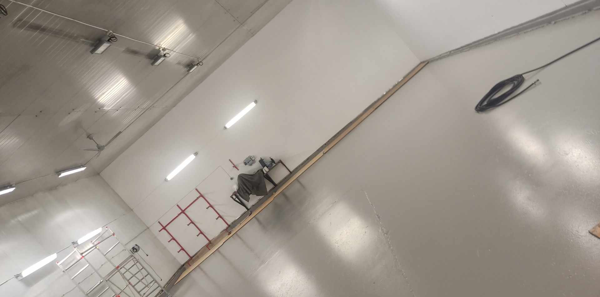 Vask og måling av industrihall